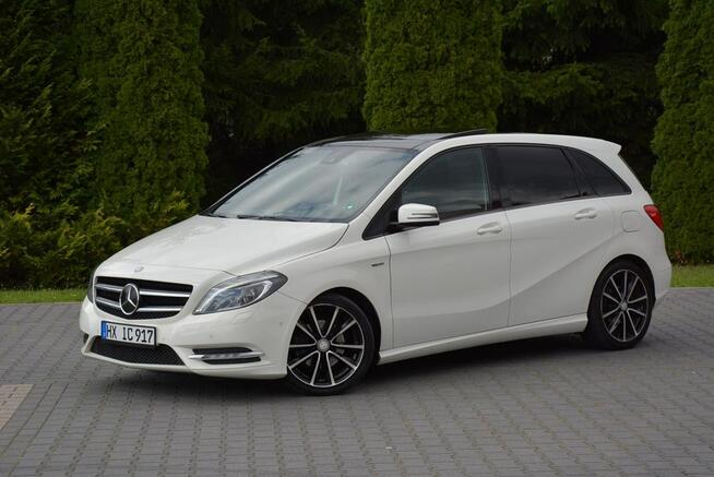 Mercedes B 180 Panorama LED Bi-Xenon Navi Kamera Radar 2xParktronik Skóry Alu 17"