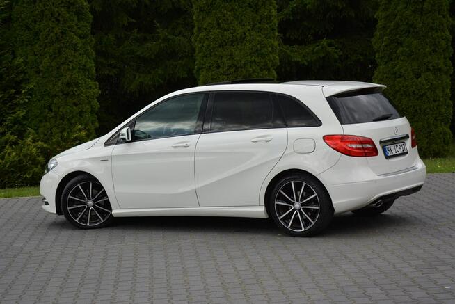 Mercedes B 180 Panorama LED Bi-Xenon Navi Kamera Radar 2xParktronik Skóry Alu 17"