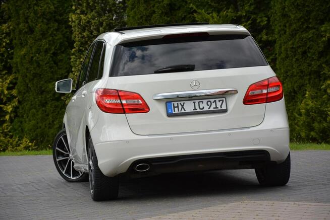 Mercedes B 180 Panorama LED Bi-Xenon Navi Kamera Radar 2xParktronik Skóry Alu 17"