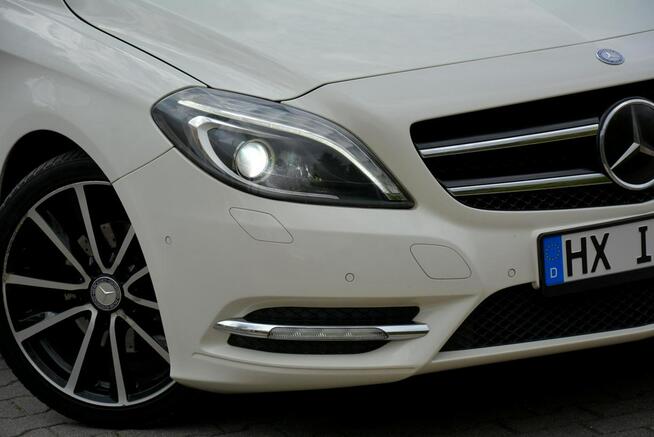 Mercedes B 180 Panorama LED Bi-Xenon Navi Kamera Radar 2xParktronik Skóry Alu 17"