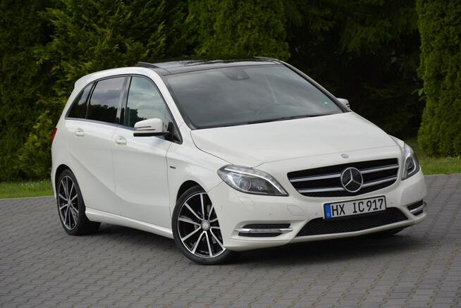 Mercedes B 180 Panorama LED Bi-Xenon Navi Kamera Radar 2xParktronik Skóry Alu 17"