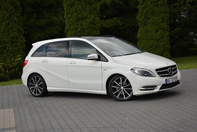 Mercedes B 180 Panorama LED Bi-Xenon Navi Kamera Radar 2xParktronik Skóry Alu 17"