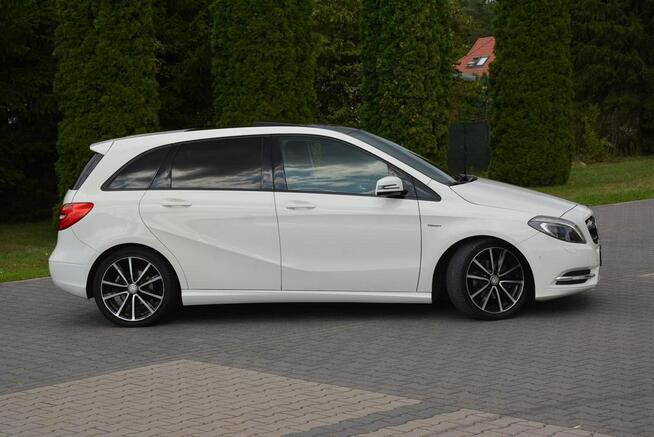 Mercedes B 180 Panorama LED Bi-Xenon Navi Kamera Radar 2xParktronik Skóry Alu 17"