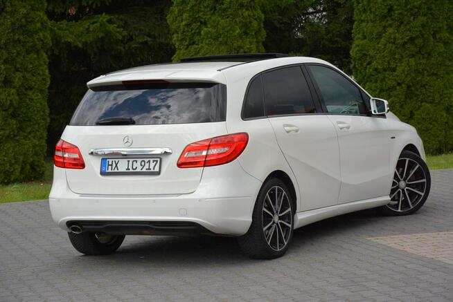 Mercedes B 180 Panorama LED Bi-Xenon Navi Kamera Radar 2xParktronik Skóry Alu 17"