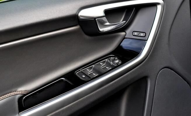 Volvo XC 60 SKÓRA _ NAVI _ RADAR _ Wi-Fi _ LEDY _ LIFT _ HAK _ F.VAT 23%