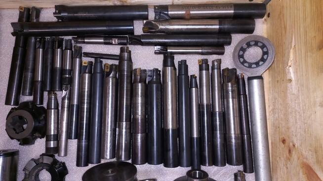 Sprzedam oprzyrządowanie do obróbki CNC – 2 palety