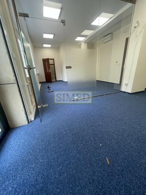 Sklep.showroom,salon sprzedaży,parking,ochrona