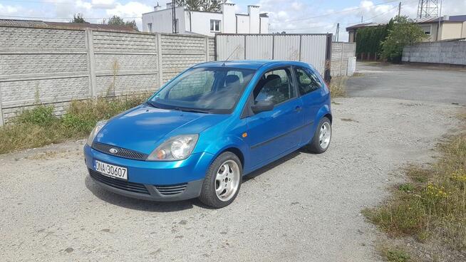 Ford Fiesta 1.3 benzyna 2004 r. w ładnym stanie