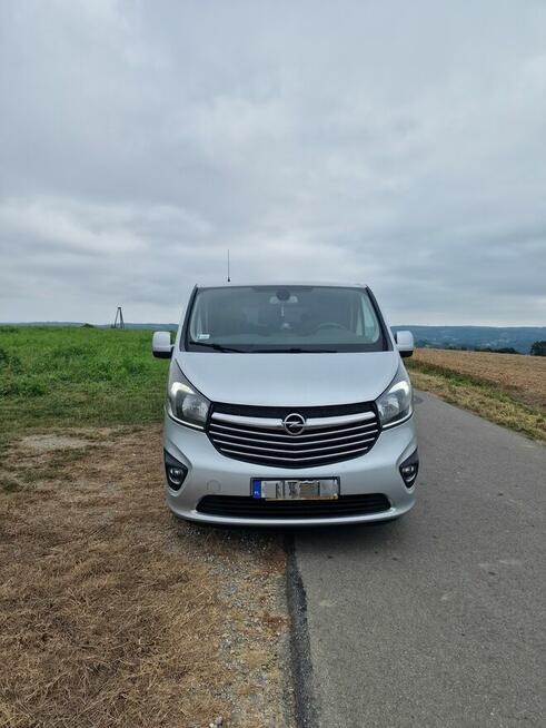 Wynajem busa 9-osobowego Opla Vivaro