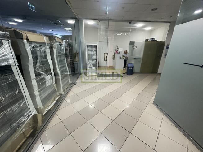 Na usługi finansowe ,punkt odbioru lub obsługi .
