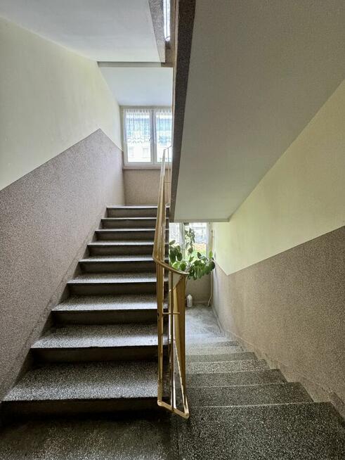 Sprzedam 2 pokojowe mieszkanie w bloku z balkonem