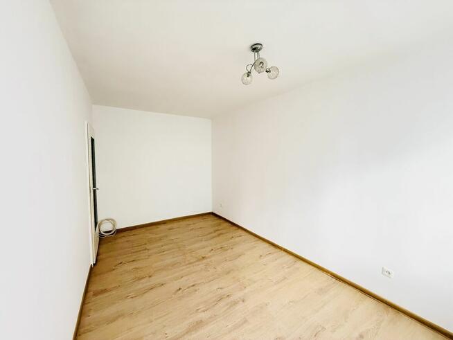 Sprzedam 2 pokojowe mieszkanie w bloku z balkonem