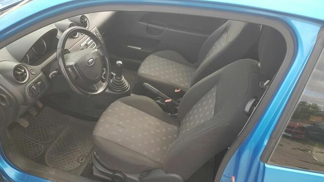 Ford Fiesta 1.3 benzyna 2004 r. w ładnym stanie