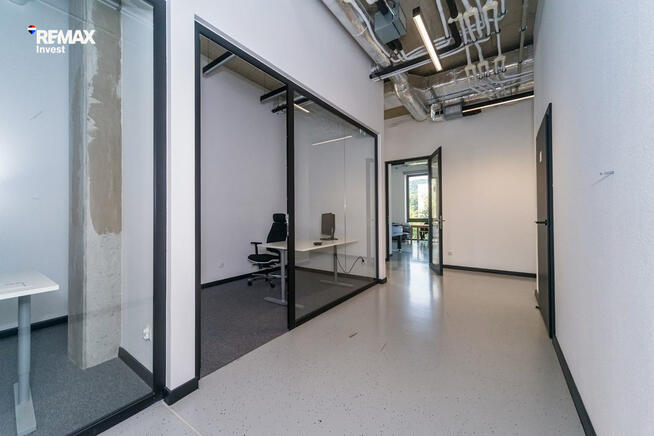 Nowoczesna siedziba firmy 360 m² i parking