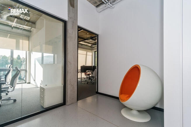 Nowoczesna siedziba firmy 360 m² i parking