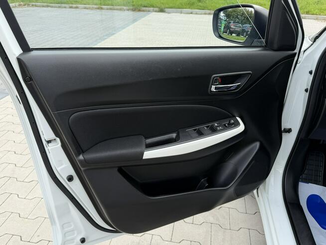 Suzuki Swift 1.0 / 112 KM HYBRID LED Nawigacja Kamera Asystent Pasa Grzane Fotele