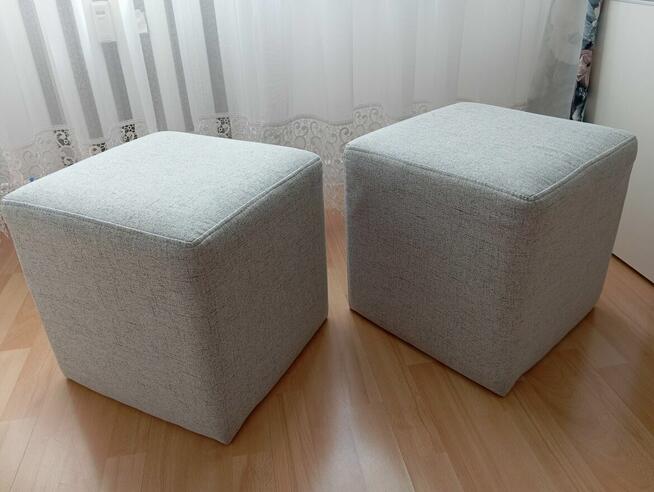 Pufy prawie nowe w kolorze jasnego popielu