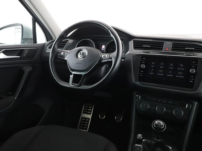 Volkswagen Tiguan klima auto navi kamera i czujniki parkowania hak