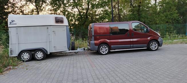 Przyczepa do przewozu koni/krów