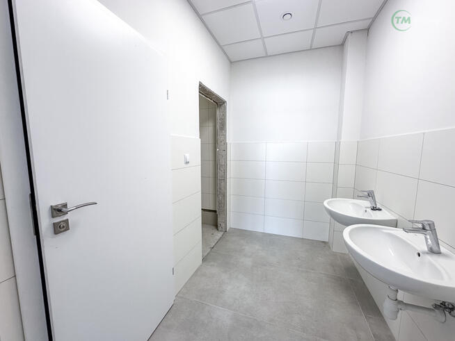 Budynek prod.-handl. z biurami | 1240 m²