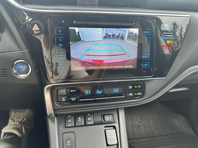 Toyota Auris 1.8 Hybryda Kamera cofania KeyLess Zarejestrowany Grzane fotele