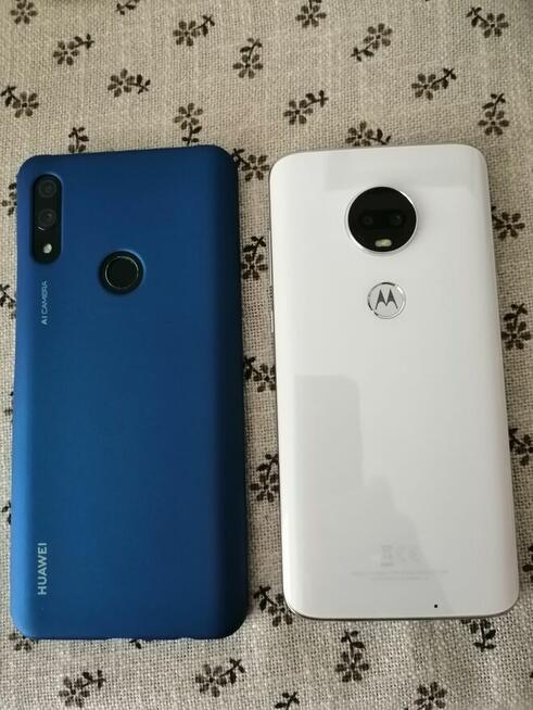 MOTOROLA MOTO G7 i HUAWEI P SMART Z