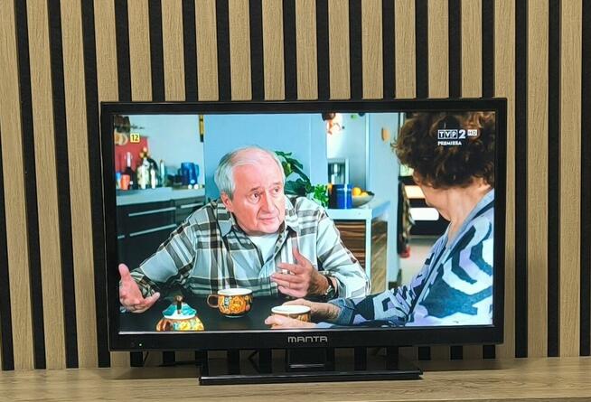 22 Cali Telewizor 230V /12V LED DVB-T2 Hevc + Upominek + Hdm