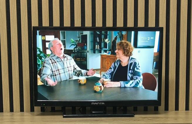 22 Cali Telewizor 230V /12V LED DVB-T2 Hevc + Upominek + Hdm