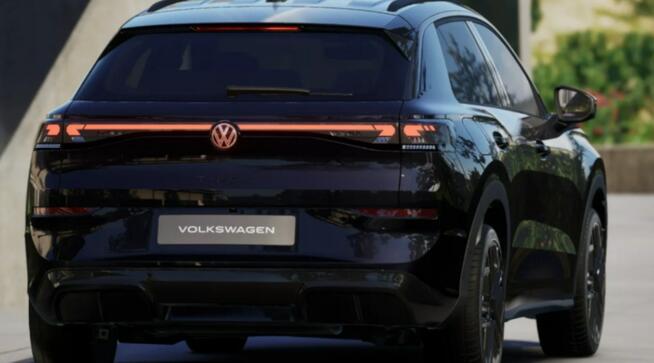 Volkswagen T-Roc R-Line 1.5 eTSI 150KM automat DSG Reflektory IQ. Light Led Matrix Tech