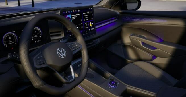 Volkswagen T-Roc R-Line 1.5 eTSI 150KM automat DSG Reflektory IQ. Light Led Matrix Tech