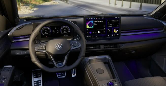 Volkswagen T-Roc R-Line 1.5 eTSI 150KM automat DSG Reflektory IQ. Light Led Matrix Tech
