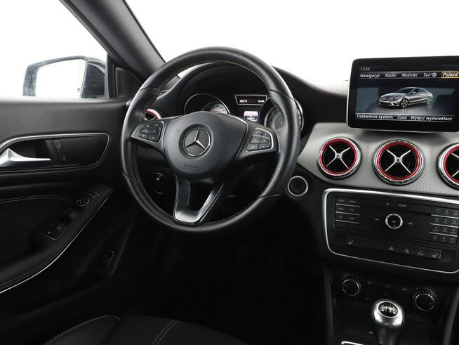 CLA 180 Urban Klimatyzacja Nawigacja Grzane Fotele BiXenon PArkAssist
