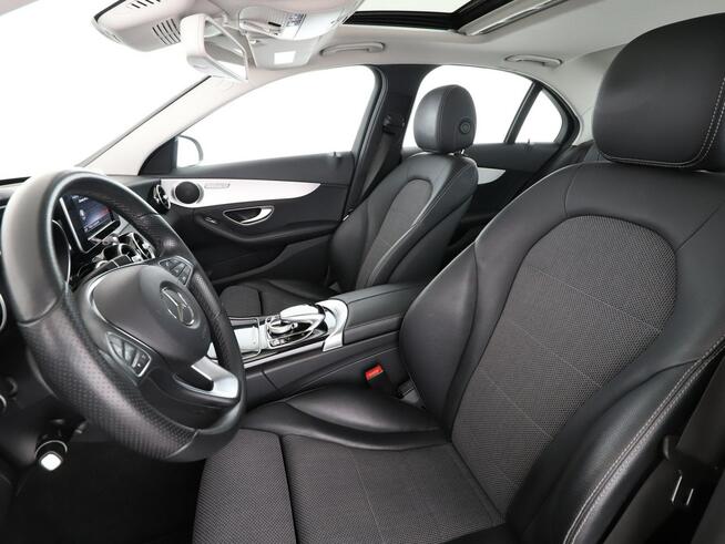 Mercedes C 180 automat full LED szyberdach navi klima auto grzane fotele kamera i czu