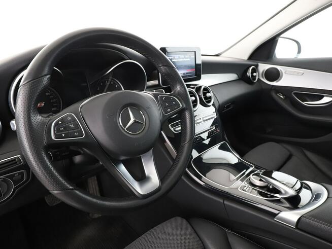 Mercedes C 180 automat full LED szyberdach navi klima auto grzane fotele kamera i czu