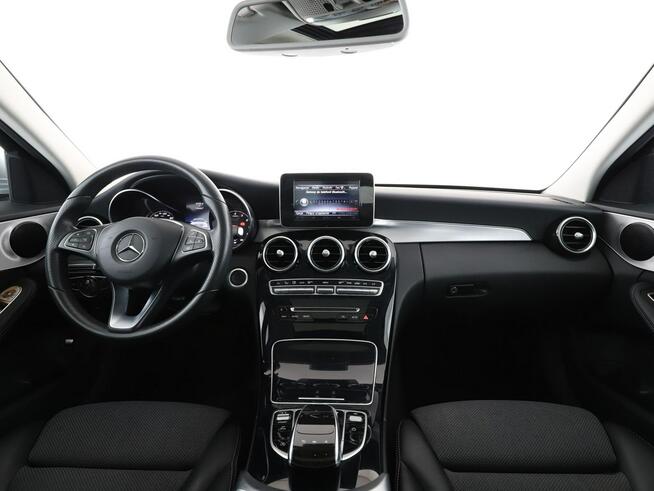 Mercedes C 180 automat full LED szyberdach navi klima auto grzane fotele kamera i czu