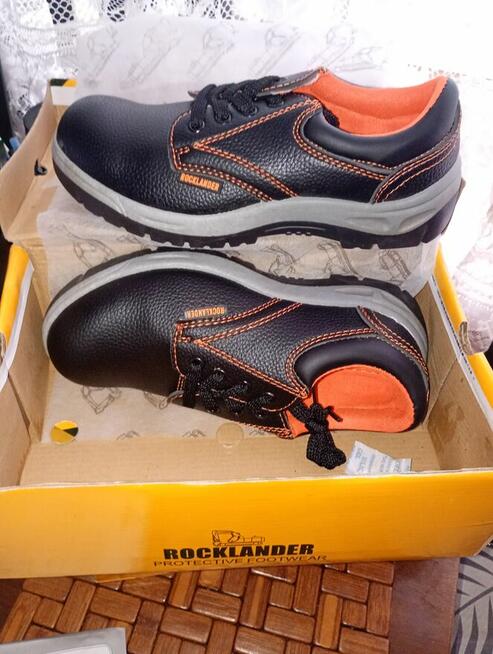 Buty robocze z noskiem.