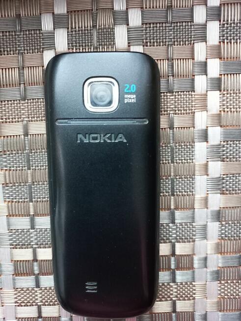 Nokia 2700 classic - telefon komórkowy z klawiszami