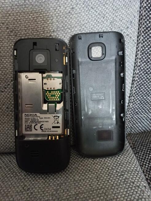Nokia 2700 classic - telefon komórkowy z klawiszami