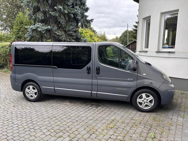 Trafic Long Passenger Black Edition