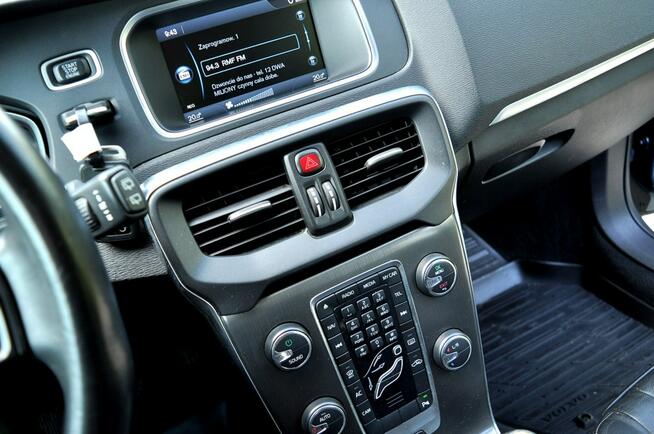 Volvo V40 1,6 Hdi 115KM Panorama Xenon Led Digital Kamera Navi Skóra Full Opcja