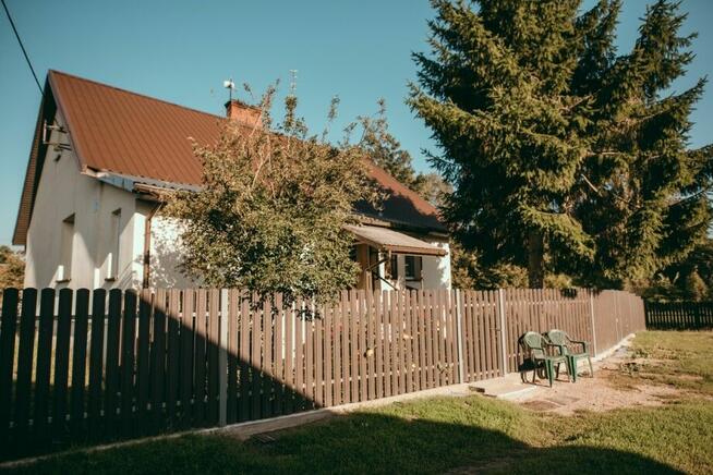 Siedlisko z zadbanym domem i budynkami na działce 2800 m², Z