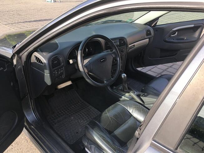 Volvo V40 1,8 benzyna 2004, którym jeździł Lewandowski