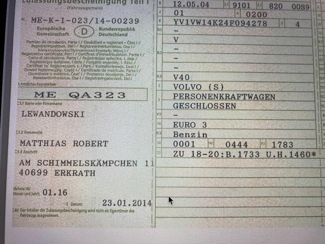 Volvo V40 1,8 benzyna 2004, którym jeździł Lewandowski