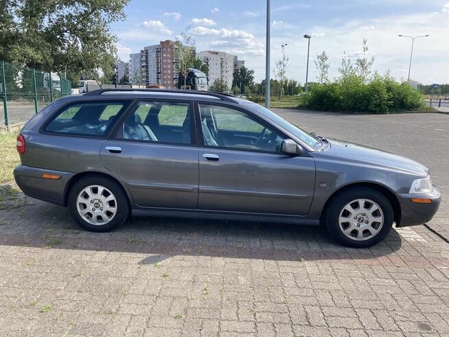 Volvo V40 1,8 benzyna 2004, którym jeździł Lewandowski