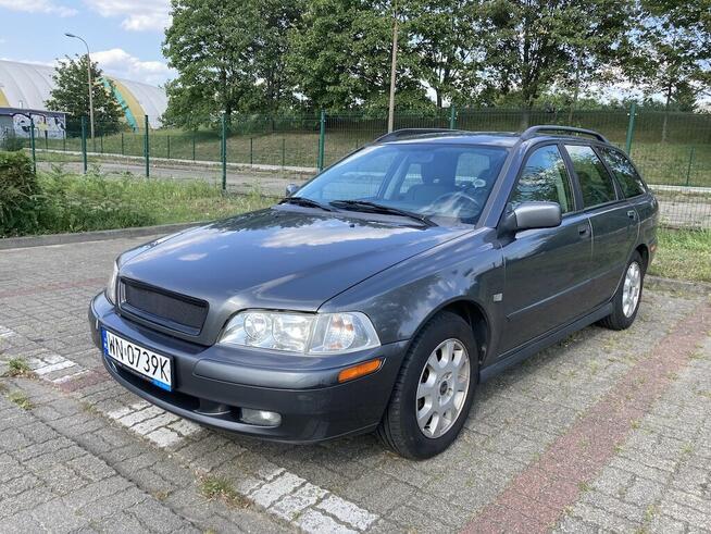Volvo V40 1,8 benzyna 2004, którym jeździł Lewandowski