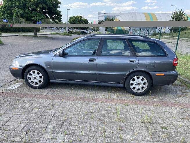 Volvo V40 1,8 benzyna 2004, którym jeździł Lewandowski