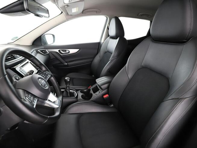Nissan Qashqai led skora navi kamera auto klima