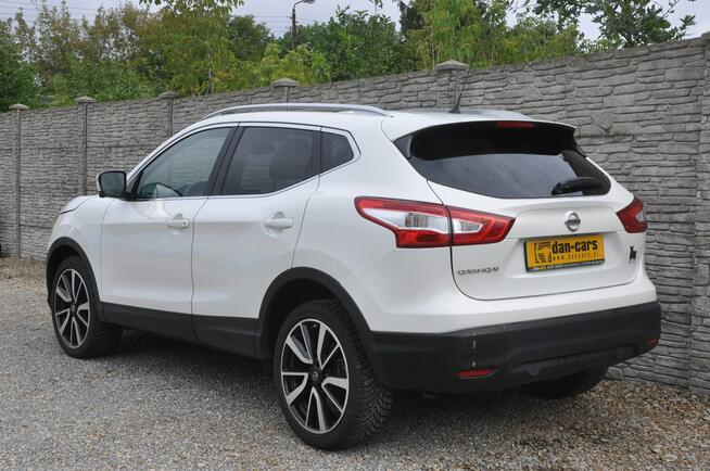 Nissan Qashqai 1.6T 163KM Tekna LED Kamera 360 Navi Panorama Asystenci Czujniki