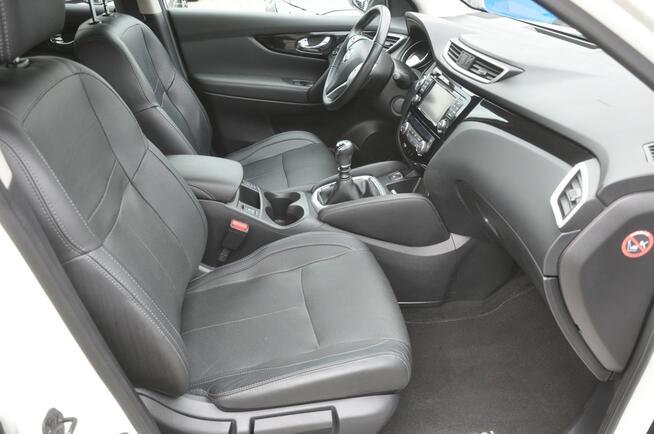Nissan Qashqai 1.6T 163KM Tekna LED Kamera 360 Navi Panorama Asystenci Czujniki