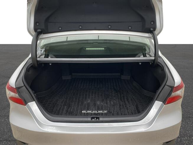 Toyota Camry 2.5 Hybrid Comfort CVT Sedan